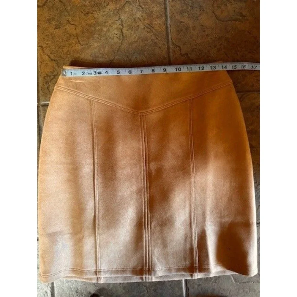 White House Black Market Womens Camel Tan Brown Faux Suede Mini Skirt Size 2 EUC